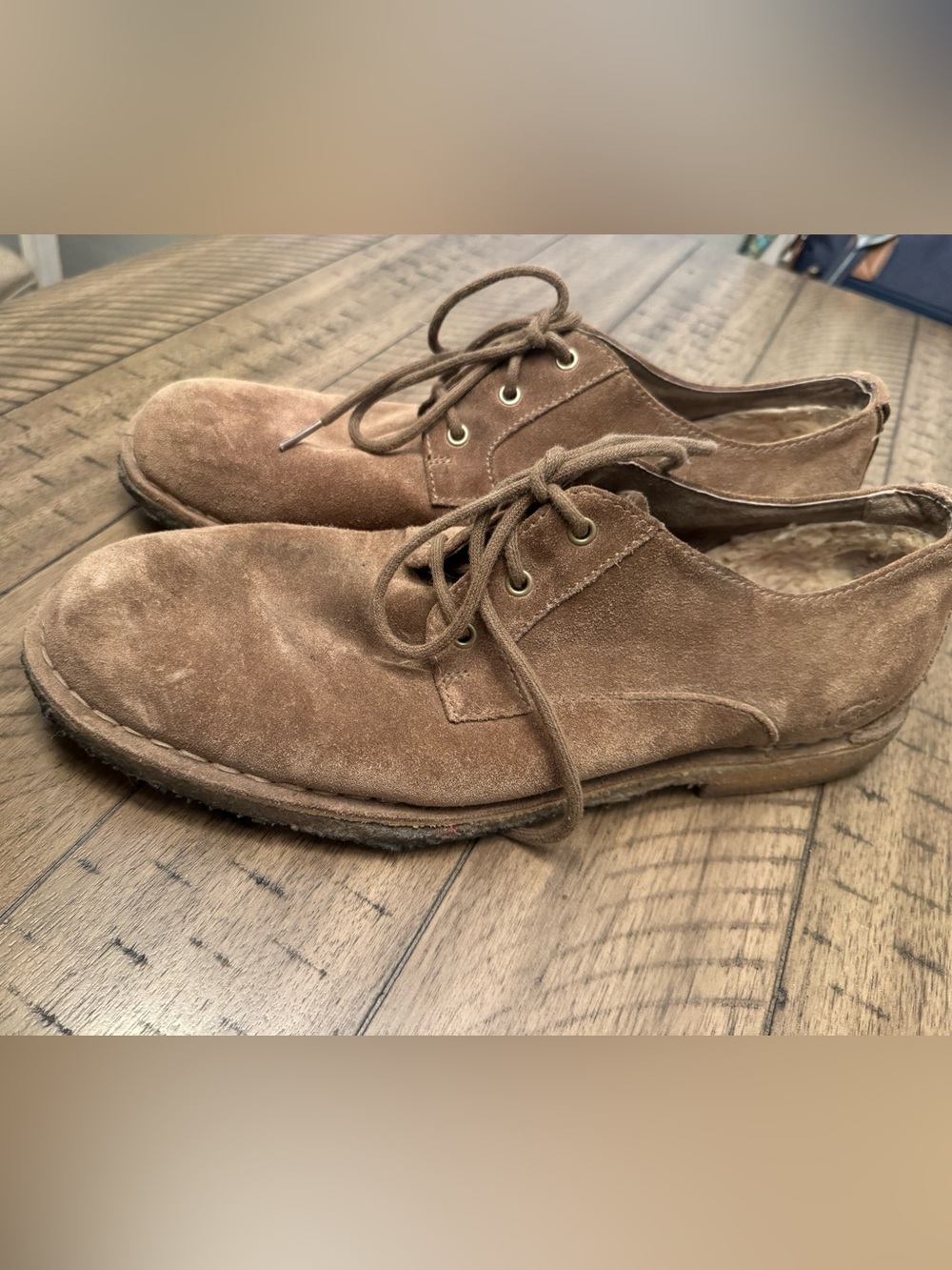 UGG Men’s Suede Lace Up Oxfords, Tan, Sheepskin Interior Chaucer 3269